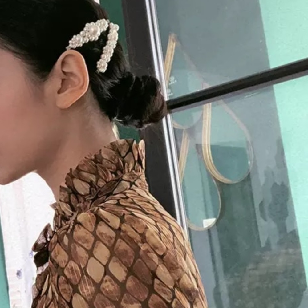 Set 2/hair clips, same style faux pearls - Picture 6 of 7